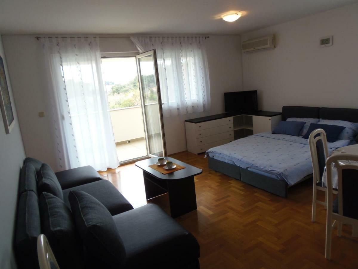 Apartment Dora พูลา ภายนอก รูปภาพ