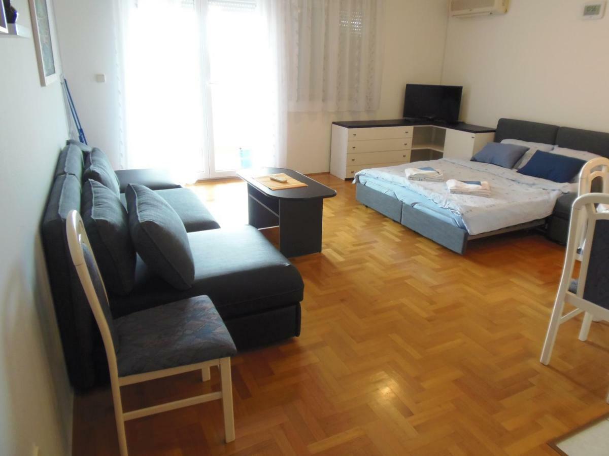 Apartment Dora พูลา ภายนอก รูปภาพ